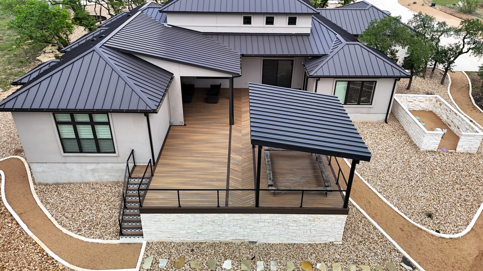 steel-frame-vs-wood-deck-austin Steel frame vs wood deck in Austin comparison with composite deck boards over steel and wood framing